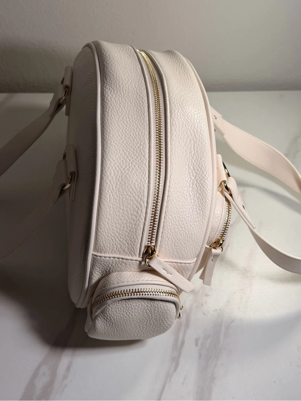 Juicy Couture Cream Pebbled Leather Shoulder Bag with Logo Plaque